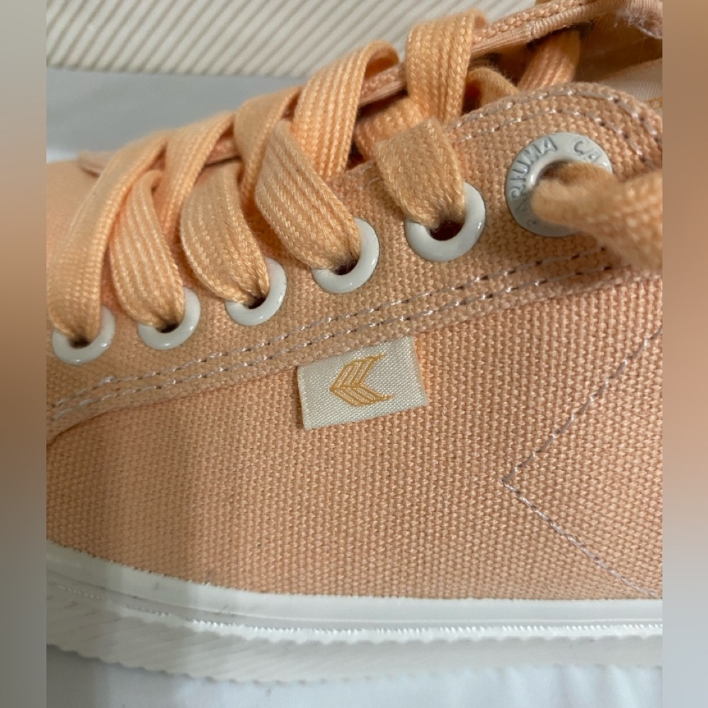Cariuma Peach Canvas PANTONE OCA LOW VEGAN SNEAKERS, Peach/Wht Unisex: M8 W9.5 - Picture 5 of 14